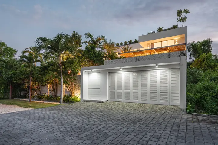 White Villa Bali в сумерках